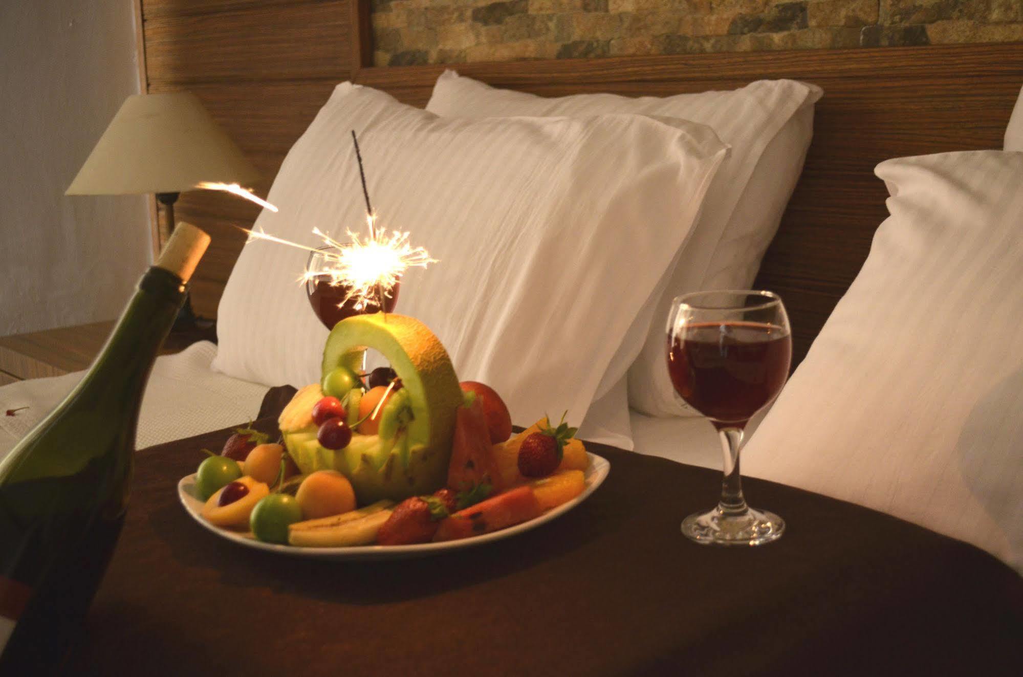 Mesken Inn Hotel Гёчек Экстерьер фото